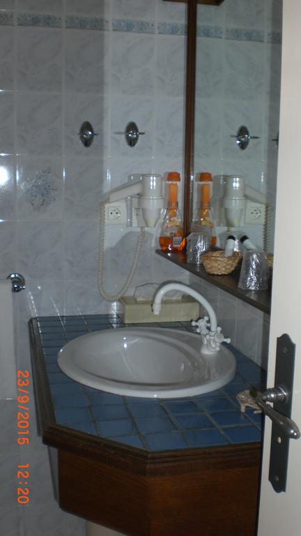 Auberge De L'Atre Quarre-les-Tombes Room photo