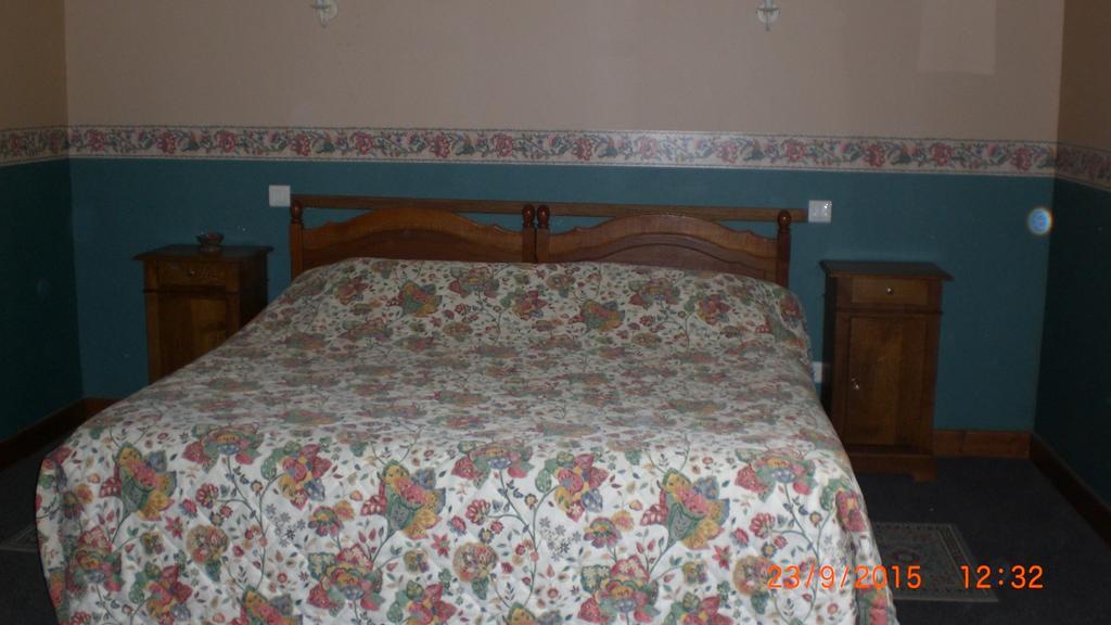 Auberge De L'Atre Quarre-les-Tombes Room photo